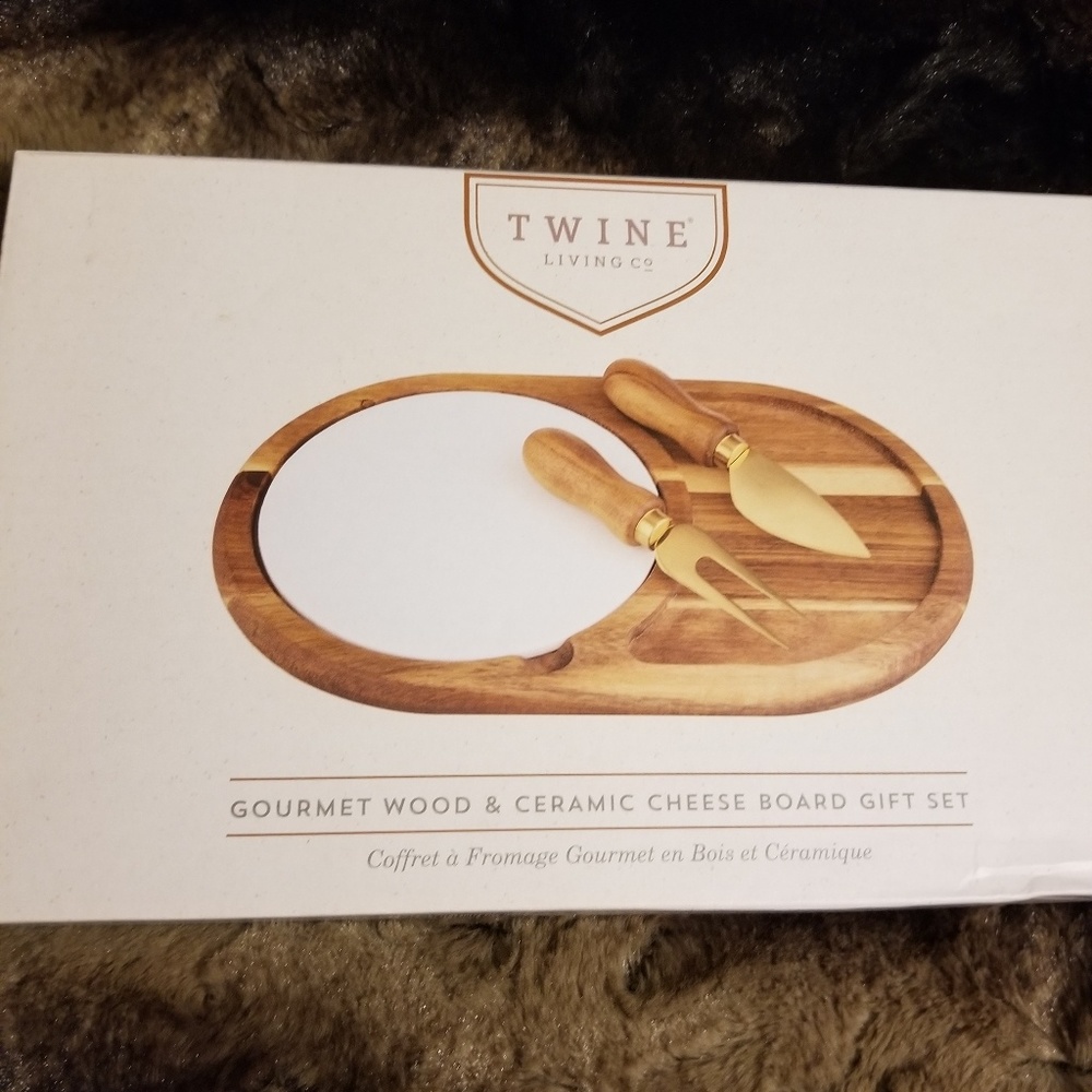 New in box Twine Living Co cheese board gift set
